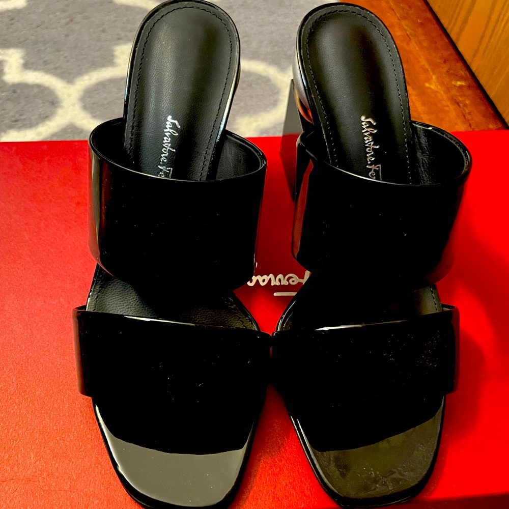 Brand new Salvatore Ferragamo Lotten heels